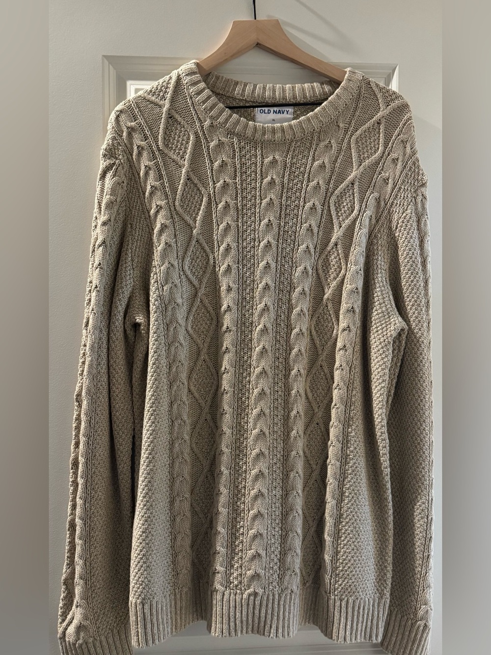 NWT Old Navy Men’s Cable Knit Crewneck Sweater in Taupe
